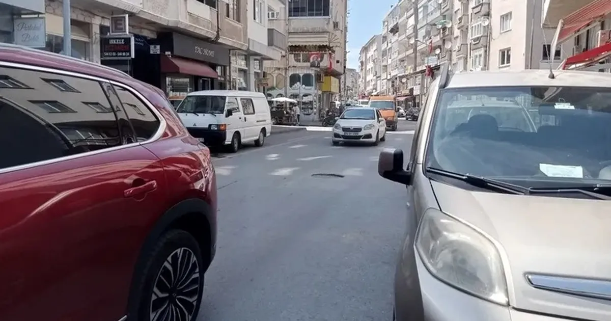 Mudanya’da gelişi güzel park eden araçlar trafiği zor durumda bırakıyor