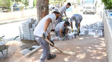 Narlıdere’de sahada çalışan ekiplerin mesai saatlerine aşırı sıcak düzenlemesi