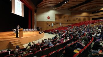 Nevşehir Belediye Başkanı Rasim Arı, Üftade Kur’an Kursu’ndan mezun olarak hafızlık belgesi alan kız öğrenciler için düzenlenen icazet törenine katıldı