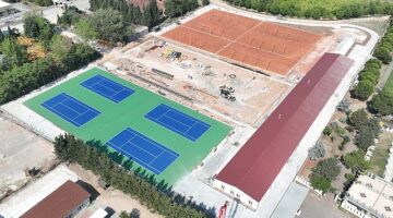 Tenis Merkezi’nde balon kortlar boyandı