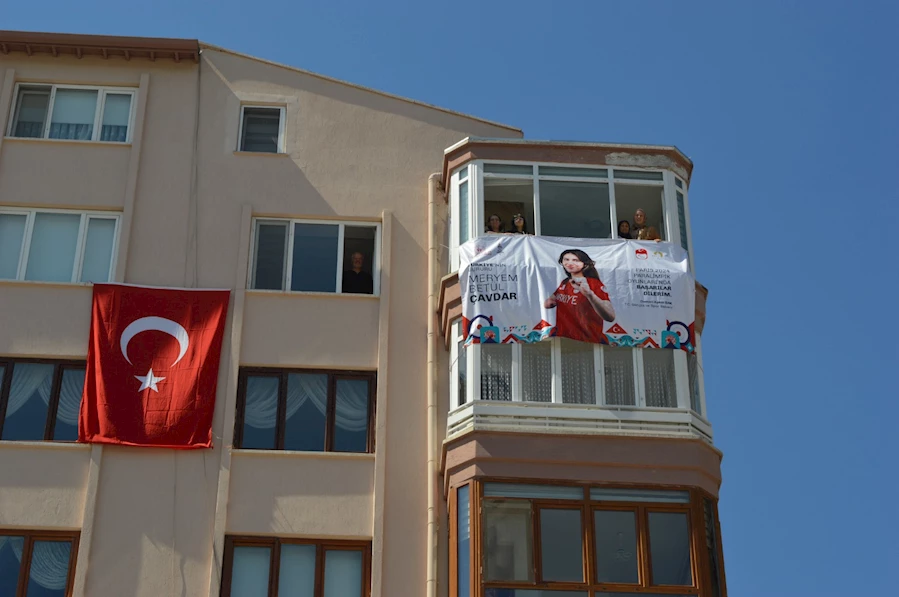 Afyonkarahisar'ın Gururu Meryem Betül Çavdar'a Bakan Osman Aşkın Bak'tan Destek