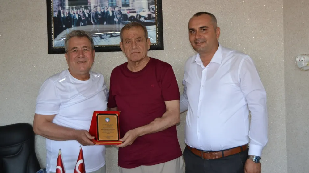 Şuhut Kültür Dayanışma Derneği’nden Afyon Basın Cemiyetine Plaket