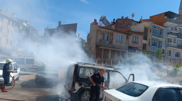 Afyonkarahisar'da Otoparkta Yangın Paniği: Araç Küle Döndü