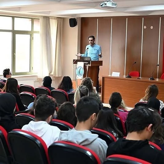 Afyon Kocatepe Üniversitesi'nde Medya Okuryazarlığı Semineri Gerçekleşti