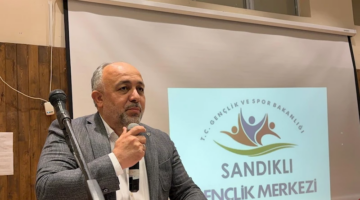 Sandıklı'da Gençlerden Şiirle Dolu Unutulmaz Bir Akşam