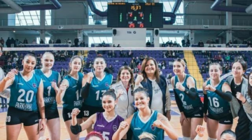 Afyonkarahisar Belediyesi Yüntaş Voleybol Takımı'ndan Görkemli Zafer