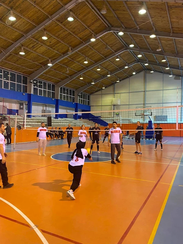 Emirdağ'da Gurbetçi Kupası Voleybol Turnuvası Tamamlandı