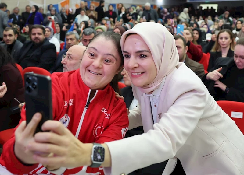 Afyonkarahisar'da Coşkulu AK Parti Kadın Kolları Kongresi