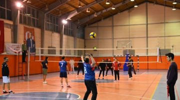 Gurbetçi Kupası Voleybol Turnuvasında Çeyrek Final Coşkusu