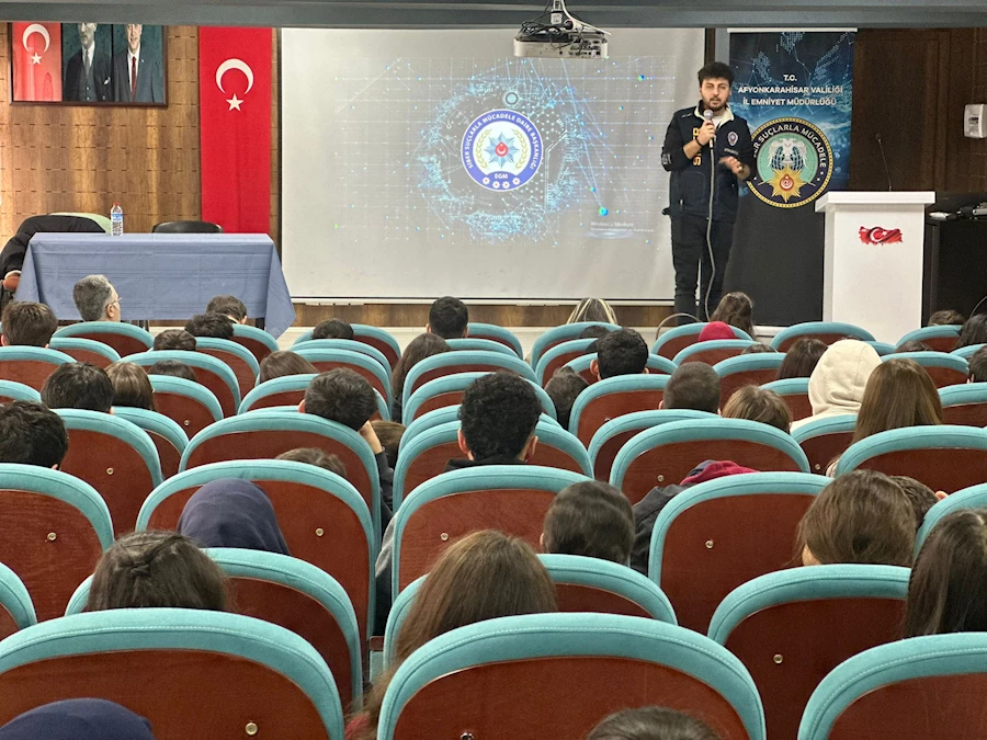 Afyonkarahisar'da 300 Öğrenciye “Güvenli İnternet” Eğitimi Verildi